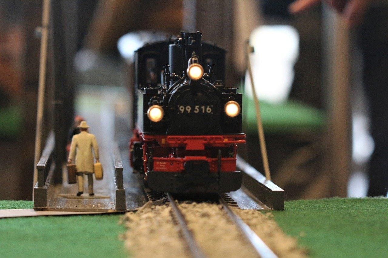 Online Model Train Shops Redefine an Old School Industry