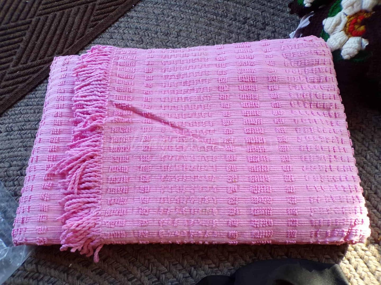 Bubblegum Pink Retro Vintage Woven & Chenille Bedspread, Full Size